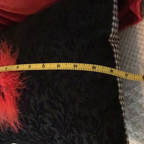 ONE OF A KIND HAND MADE PILLOW BLK NWOT - Picture 6 of 8